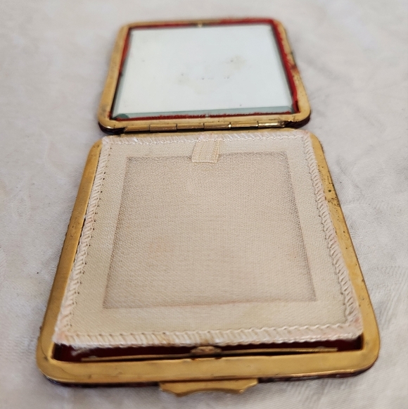 Patent Crocodile Leather Compact Mirror - Picture 6 of 9